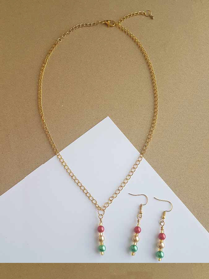 Red gold and green necklace and earrings set